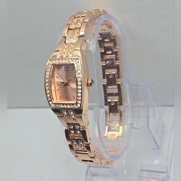 Womens Charter Club Rose Gold Tone Watch Crystals Rhinestones New Battery - Picture 2 of 9